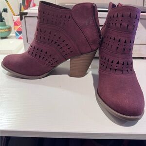 Diba Burgundy Faux Suede Perforated Ankle Boots Western Cutout Booties 8 NWOB